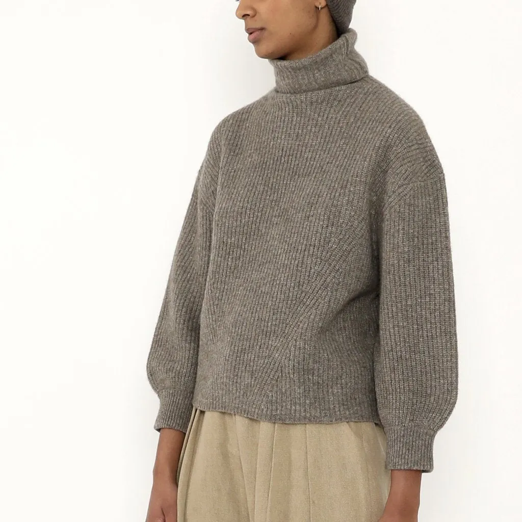 7115 by Szeki Poet Turtleneck Taupe